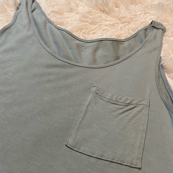 LOFT sleeveless t-shirt - Picture 2 of 3